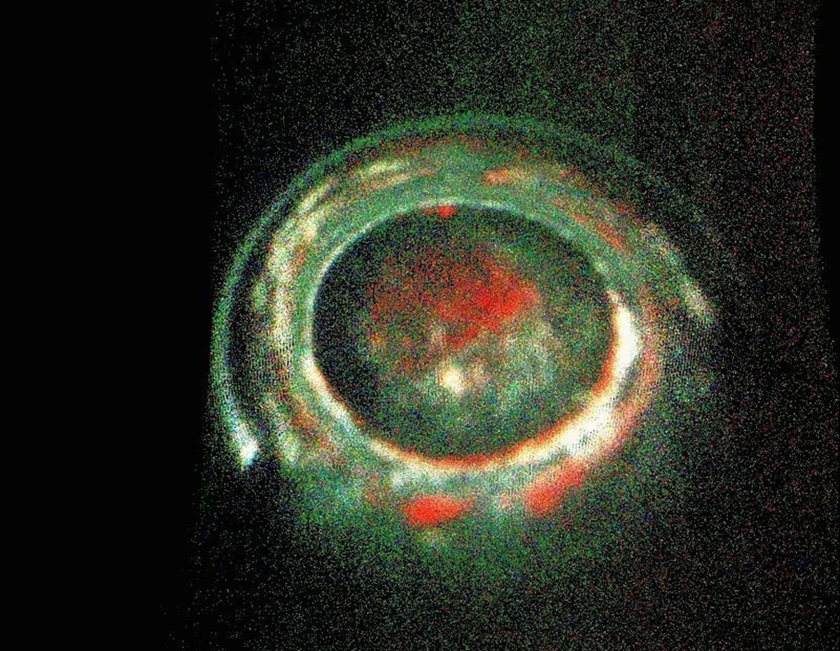 NASAは木星が未知の波を放出していることを発見しました – 天文学者はun然としています