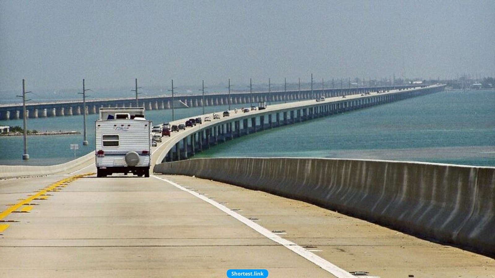 海外の高速道路を発見してください：フロリダのフローティングマーベル